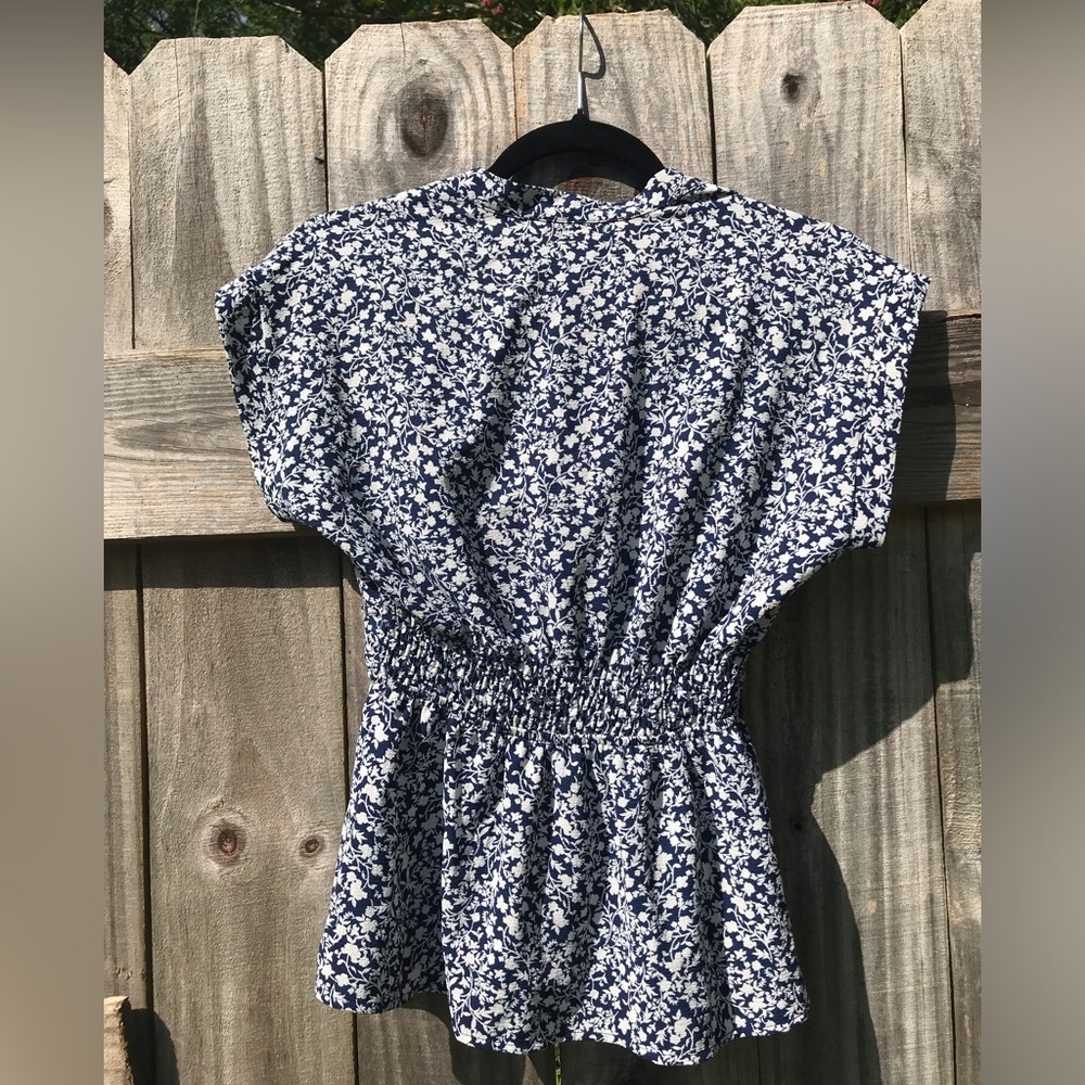 Monteau Los Angeles Floral Navy Blue Women's Top - Picture 8 of 9